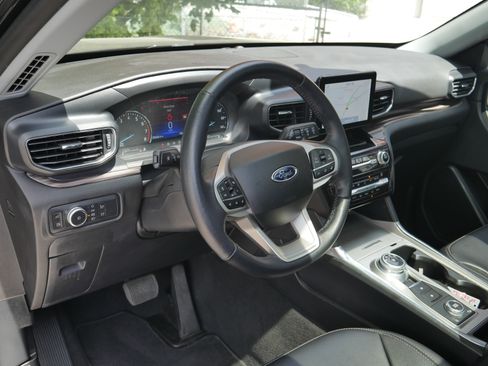 Used 2021 Ford Explorer Limited w/ Hybrid Equipment Group 310A AWD/4WD image 4