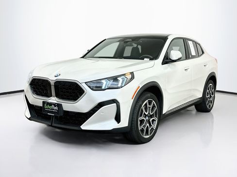 Used 2025 BMW X2 xDrive28i AWD/4WD image 3