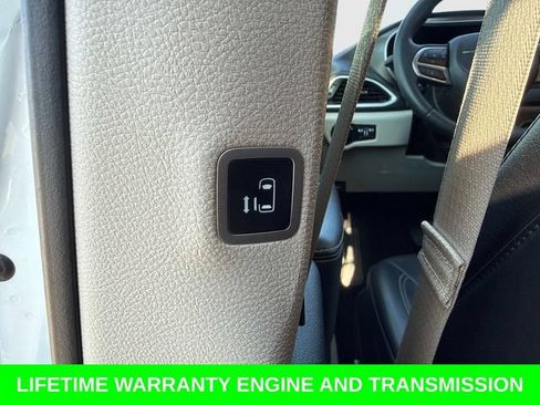 Used 2024 Chrysler Pacifica Touring-L FWD image 14