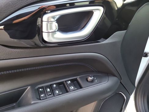 New 2026 Jeep Compass Latitude image 15