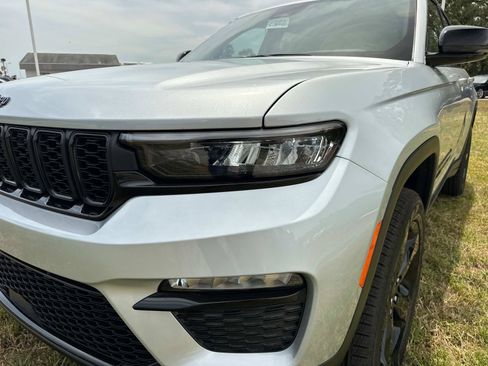 New 2025 Jeep Grand Cherokee Limited w/ Black Appearance Package RWD image 9