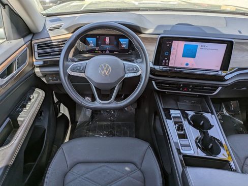 Used 2024 Volkswagen Atlas SE image 19