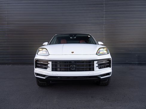 Certified 2025 Porsche Cayenne Coupe AWD/4WD image 26