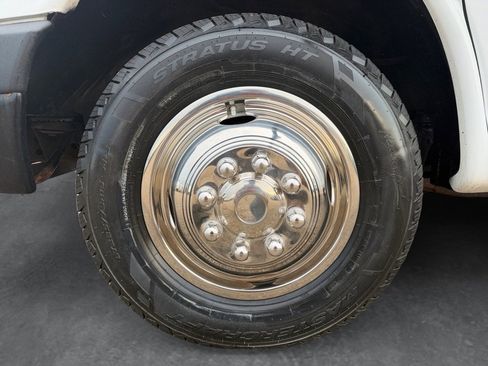 Used 2016 Chevrolet Express 3500 image 32