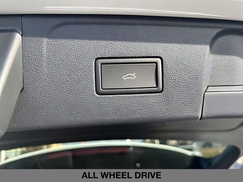 New 2026 Volkswagen Atlas SEL Premium R-Line image 18