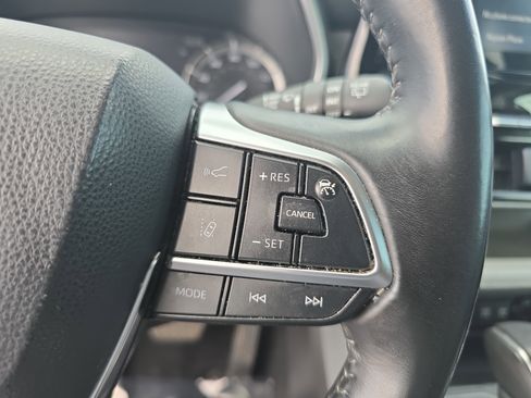 Used 2021 Toyota Highlander XLE image 18