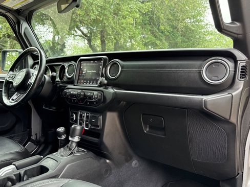 Used 2018 Jeep Wrangler Unlimited Sahara AWD/4WD image 32