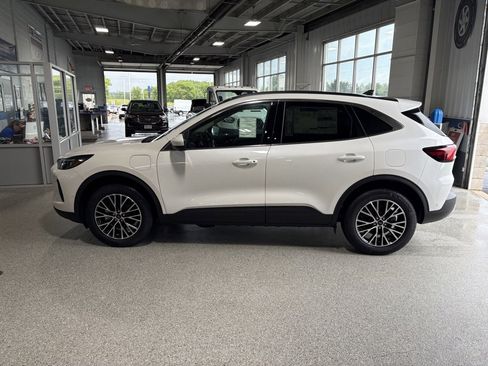 Used 2024 Ford Escape Base w/ PHEV Premium Package image 5