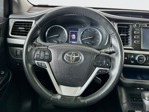 Used 2019 Toyota Highlander SE image 18