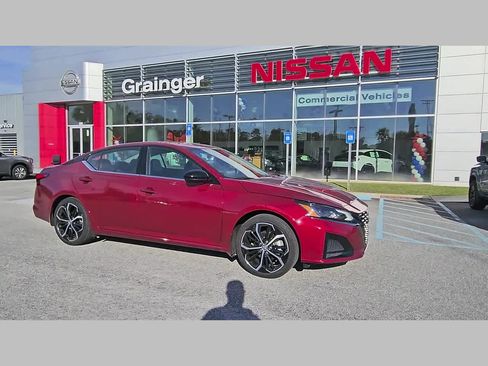 Used 2024 Nissan Altima 2.5 SR w/ SR Premium Package FWD image 37