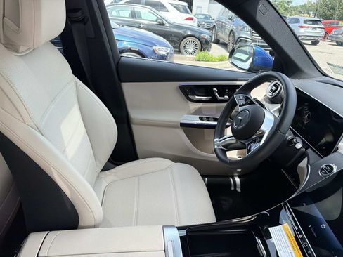 Used 2026 Mercedes-Benz GLC 300 image 11
