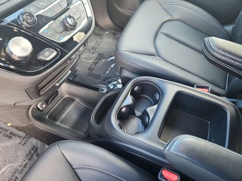 New 2025 Chrysler Pacifica Select image 16