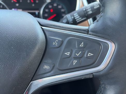 Used 2018 Chevrolet Equinox Premier FWD image 15