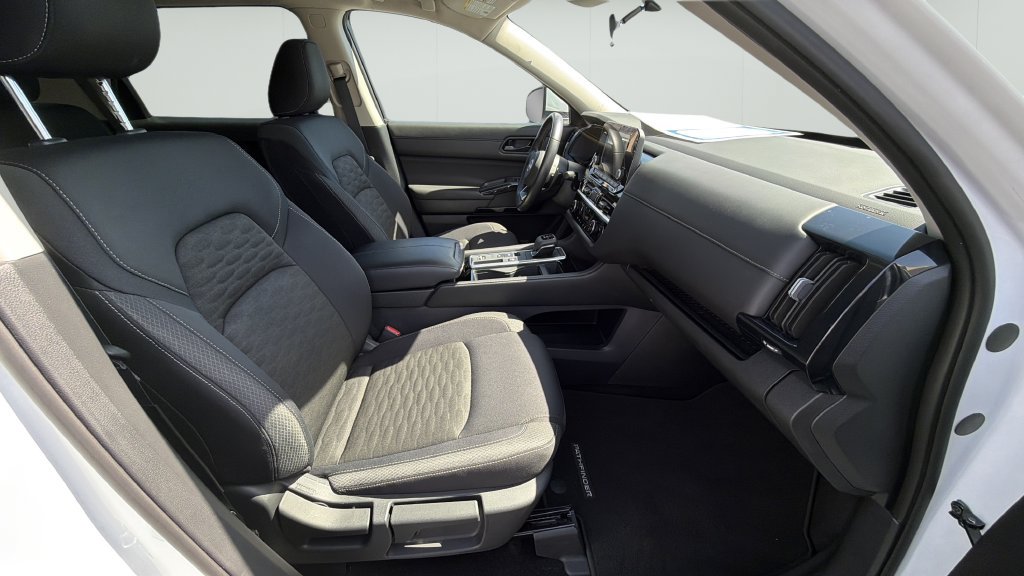 Used 2025 Nissan Pathfinder SV FWD image 14