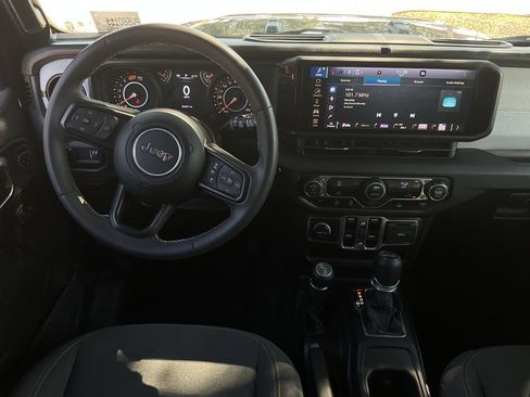 Used 2025 Jeep Wrangler Unlimited Sahara AWD/4WD image 66