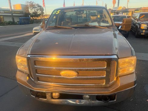 Used 2005 Ford F250 Lariat image 3