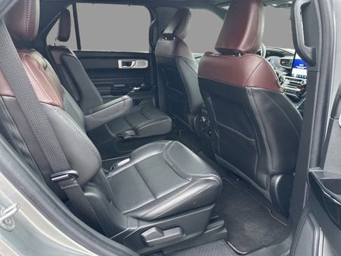 Used 2022 Ford Explorer Platinum w/ Equipment Group 601A image 10