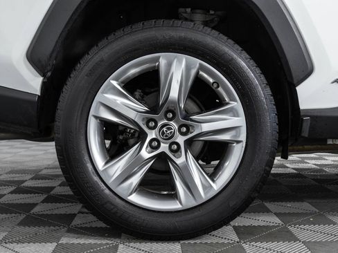 Used 2022 Toyota RAV4 LE AWD/4WD image 43