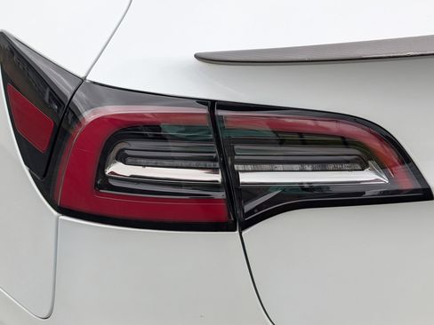 Used 2021 Tesla Model 3 Performance image 12