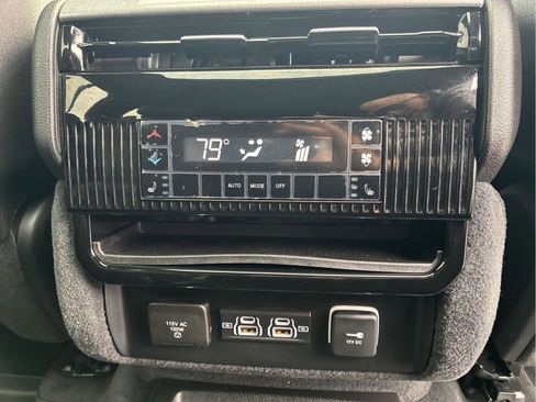 Used 2022 Jeep Wagoneer Series II AWD/4WD image 14