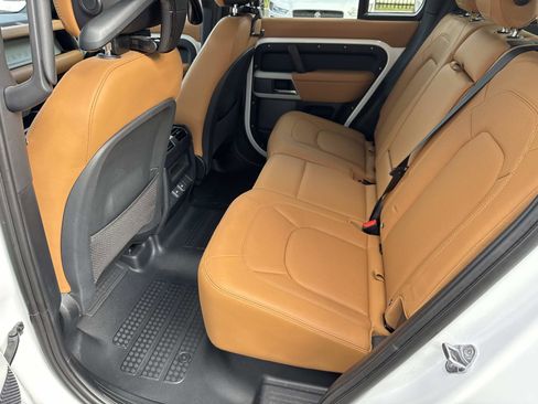 Used 2023 Land Rover Defender 110 SE image 14
