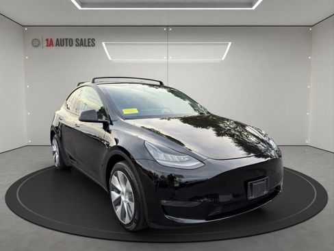 Used 2020 Tesla Model Y Long Range image 7
