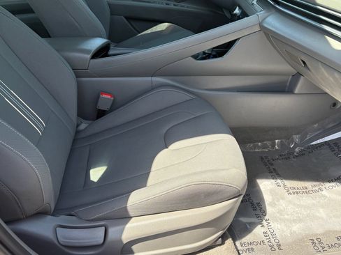 Used 2025 Hyundai Elantra SEL FWD image 31
