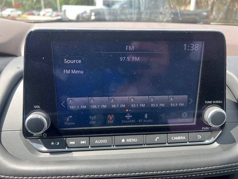 Used 2023 Nissan Rogue SV FWD image 4