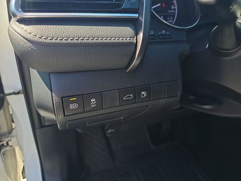 Used 2018 Toyota Camry SE w/ Moonroof Package FWD image 21