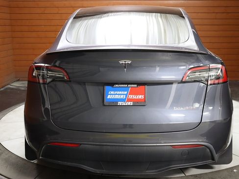 Used 2022 Tesla Model Y Performance image 12