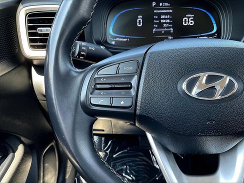 Certified 2023 Hyundai Venue SEL FWD image 12