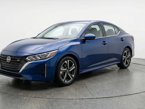 Used 2025 Nissan Sentra SV image 3