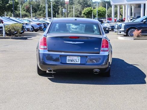 Used 2014 Chrysler 300 RWD image 4