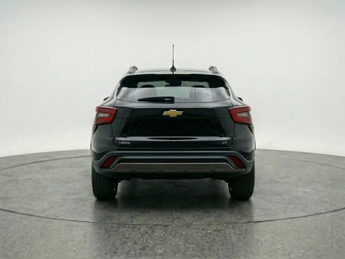 Used 2025 Chevrolet Trax LT w/ LT Convenience Package FWD image 7