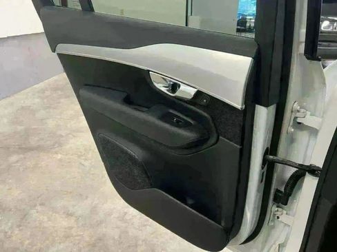 Used 2017 Volvo XC90 T5 Momentum w/ Vision Package image 31