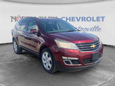 Used 2017 Chevrolet Traverse LT w/ Style and Technology Package FWD image 1