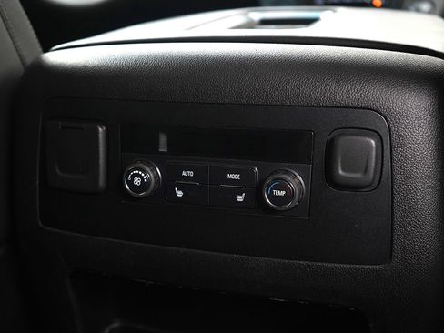 Used 2017 GMC Yukon XL SLT image 16