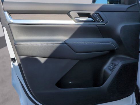 New 2026 GMC Terrain Denali w/ LPO, Floor Liner Package image 25