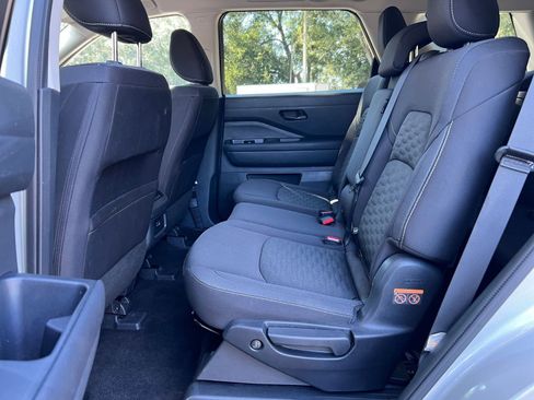 Used 2025 Nissan Pathfinder SV image 20