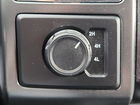 Used 2020 Ford F150 XLT w/ Equipment Group 302A Luxury AWD/4WD image 23