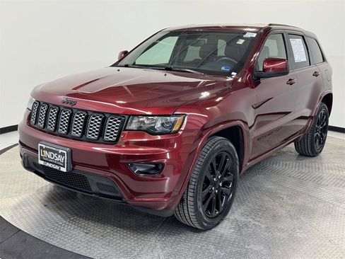 Used 2018 Jeep Grand Cherokee Altitude image 3