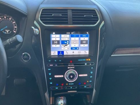 Used 2017 Ford Explorer Platinum image 14