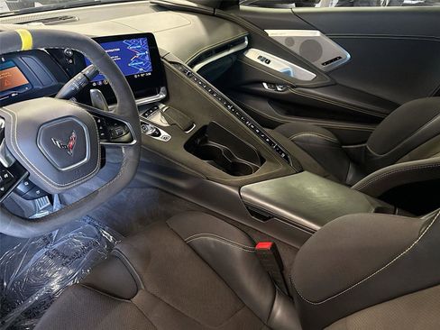 Used 2022 Chevrolet Corvette Stingray Premium Conv w/ Z51 Performance Package RWD image 21