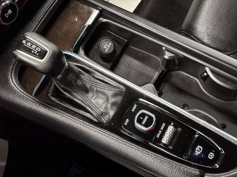 Used 2016 Volvo XC90 T6 Momentum w/ Momentum Plus Package AWD/4WD image 32