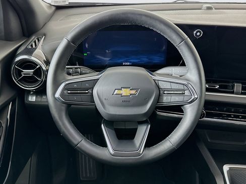 Used 2025 Chevrolet Equinox LT image 18