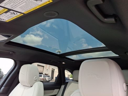 Used 2026 Jaguar F-PACE R-Dynamic S AWD/4WD image 26
