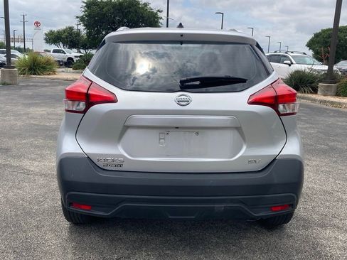 Used 2019 Nissan Kicks SV image 5