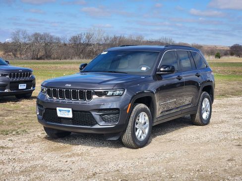 New 2026 Jeep Grand Cherokee Laredo image 2