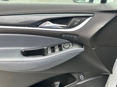 Used 2024 Buick Enclave Premium image 9