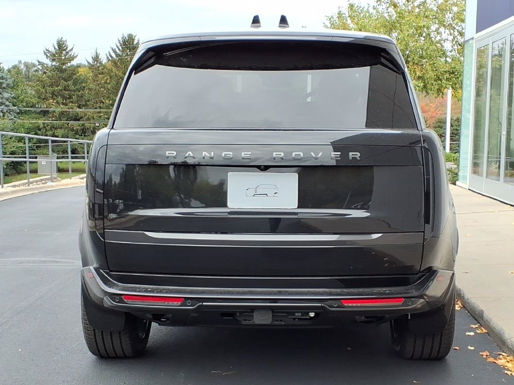 New 2027 Land Rover Range Rover Long Wheelbase SE AWD/4WD image 4